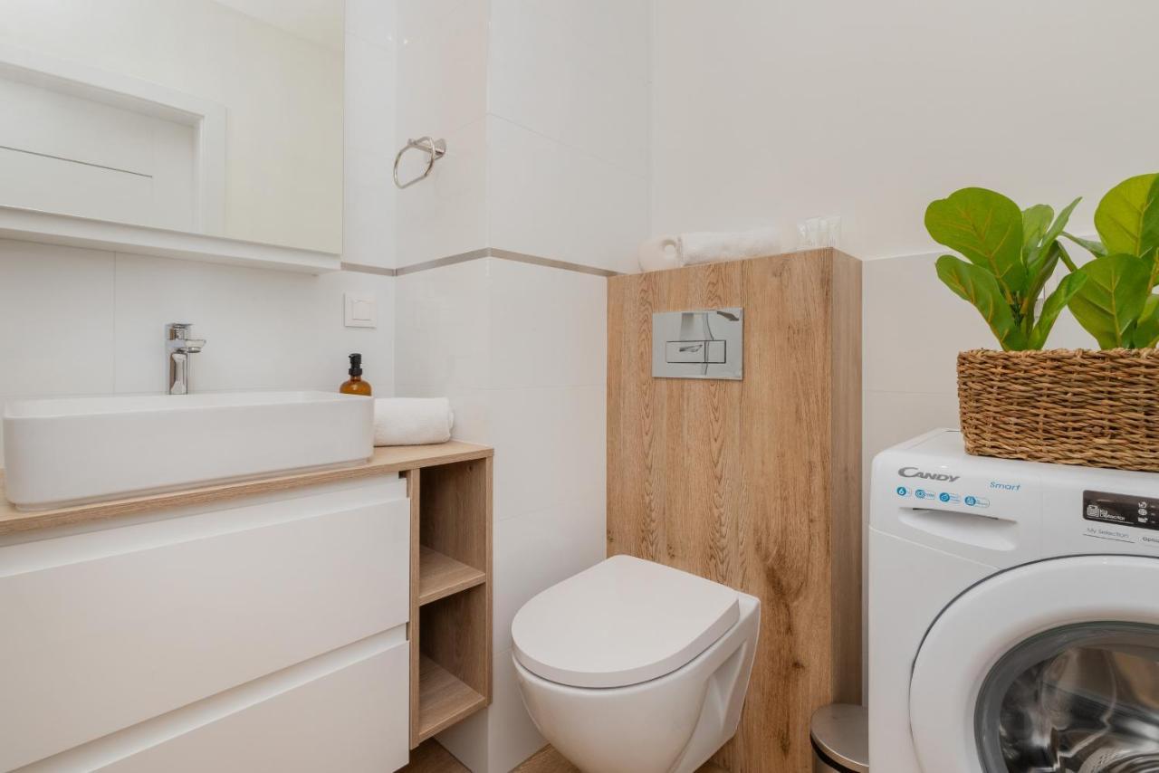 Bright & Stylish Apartment With Balcony 1,5 Km To Gdansk Main City By Noclegi Renters Exterior photo